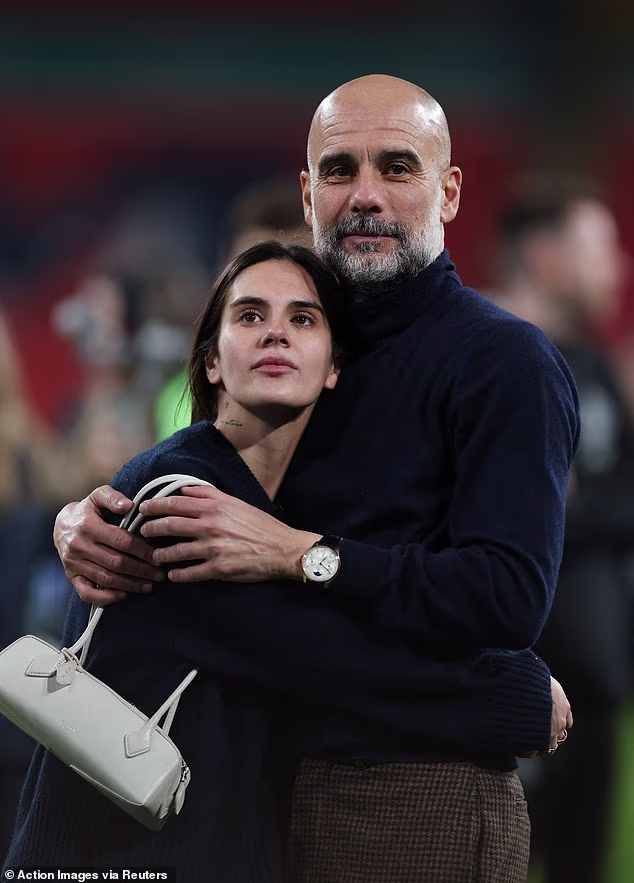 Guardiola i njegova kći imali su slatki zagrljaj na terenu nakon onoga što je šef Man Cityja opisao kao 'posebnu' pobjedu