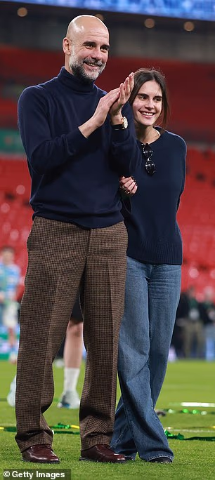 Par je zajedno slavio na terenu prije nego što su se ponovno pridružili ekipi i osoblju Man Cityja