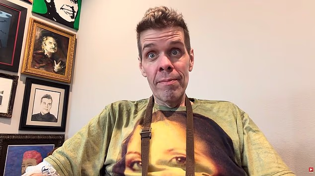 'Budući da sam tjedan dana uzimao sve te lijekove bez hrane, dobio sam čir, zatim perforaciju i sepsu. Ljudi umiru od sepse', rekao je