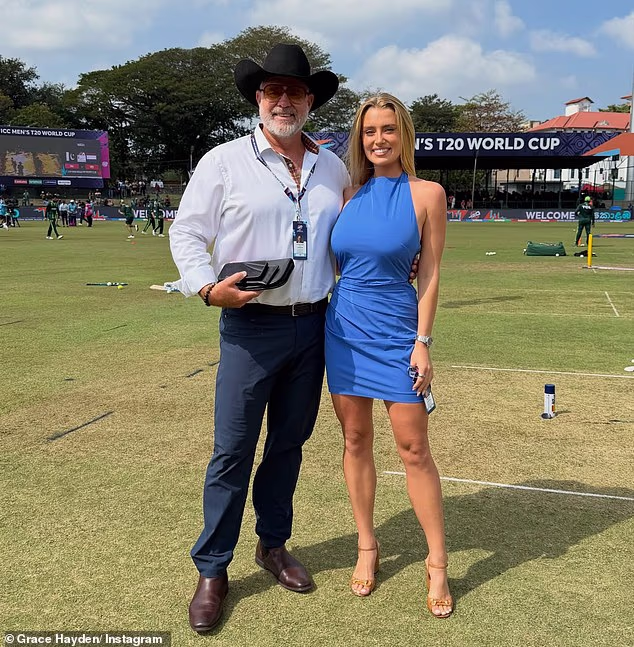 Hayden (na slici sa svojim slavnim ocem Mattom) prati gotovo 900 tisuća ljudi na Instagramu i TikToku