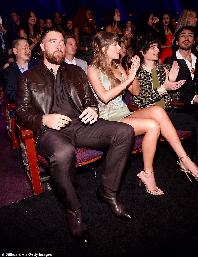 Swift je stavio vrlo dugonogi zaslon