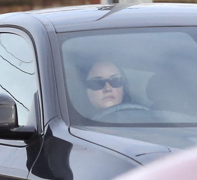 Nekoliko sati prije toga, Jacqueline je viđena u blizini njihove kuće u Essexu prvi put otkako je objavljena vijest o njihovom razvodu