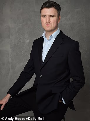 Craig Hope je u užem izboru za Nogometni novinar i Scoop