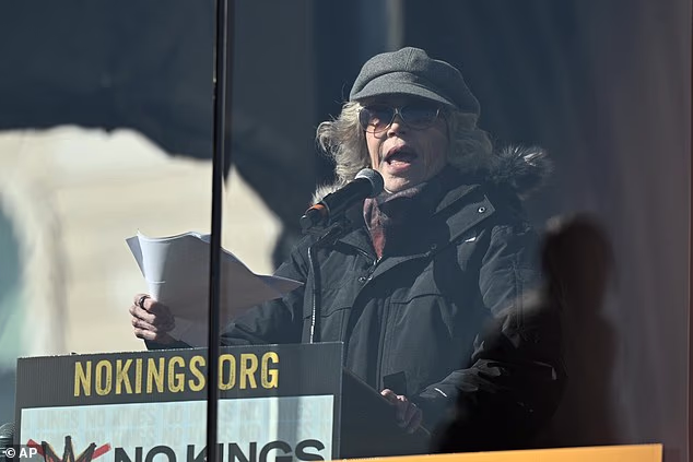 Umjesto toga, pročitala je izjavu djevojke Renee Good Becce Good, koju često nazivaju njezinom 'suprugom', ali s kojom nije bila u zakonskom braku