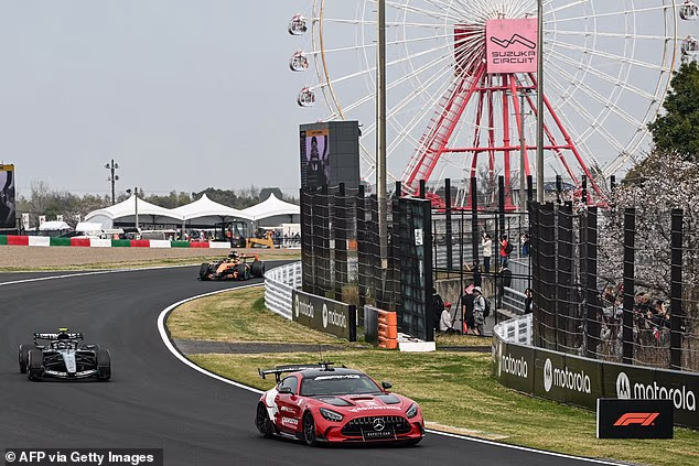 Antonellijevoj pobjedi pomogla je činjenica da je nakon nesreće Ollieja Bearmana aktiviran sigurnosni automobil