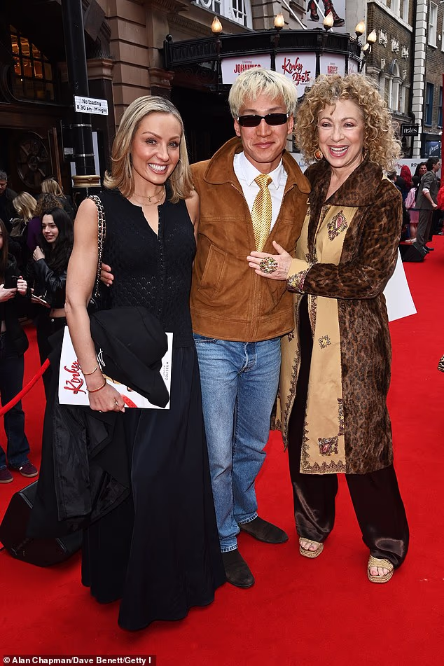 Alexu Kingstonu, koji je bio u paru s Johannesom za najnoviju seriju Strictly, pridružili su se profesionalci Amy Dowden i Carlos Gu