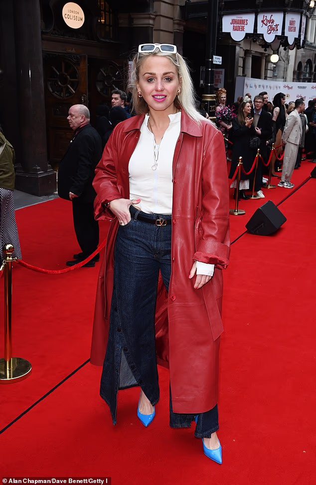 Bivša olimpijska snowboarderica Aimee Fuller pozirala je u zabavnom crvenom kožnom baloneru