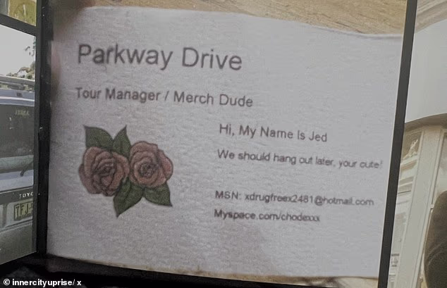 Nakon šokantnog skandala, Gordonova posjetnica ponovno se pojavila. Korisnik X podijelio je fotografiju iz bendove knjige Ten Years of Parkway Drive iz 2013., koja opisuje prvo desetljeće metalcore benda