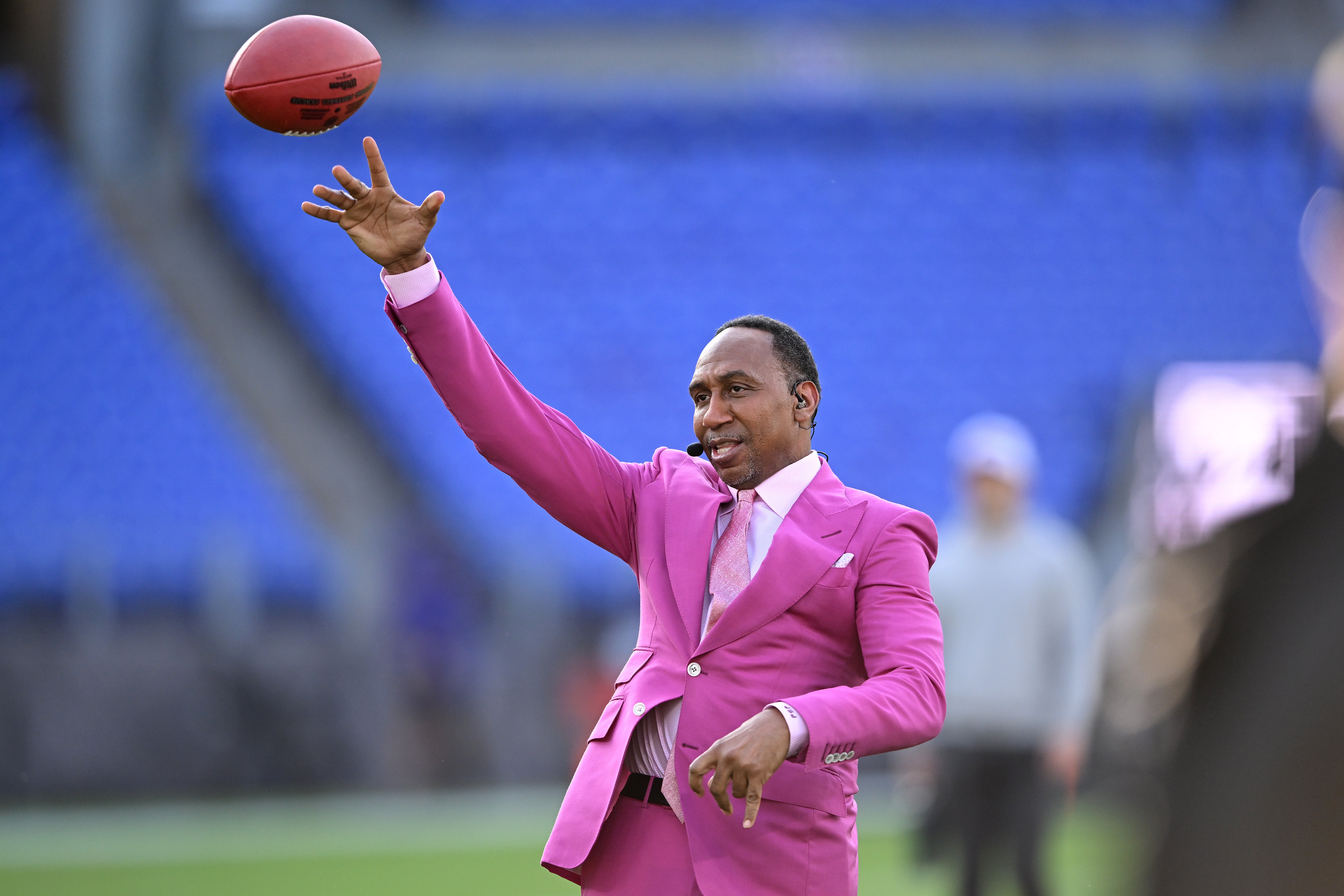 Prošlog rujna The Athletic je izvijestio da Smith zarađuje gotovo 40 milijuna dolara godišnje, uključujući 100 milijuna dolara tijekom pet godina od ESPN-a