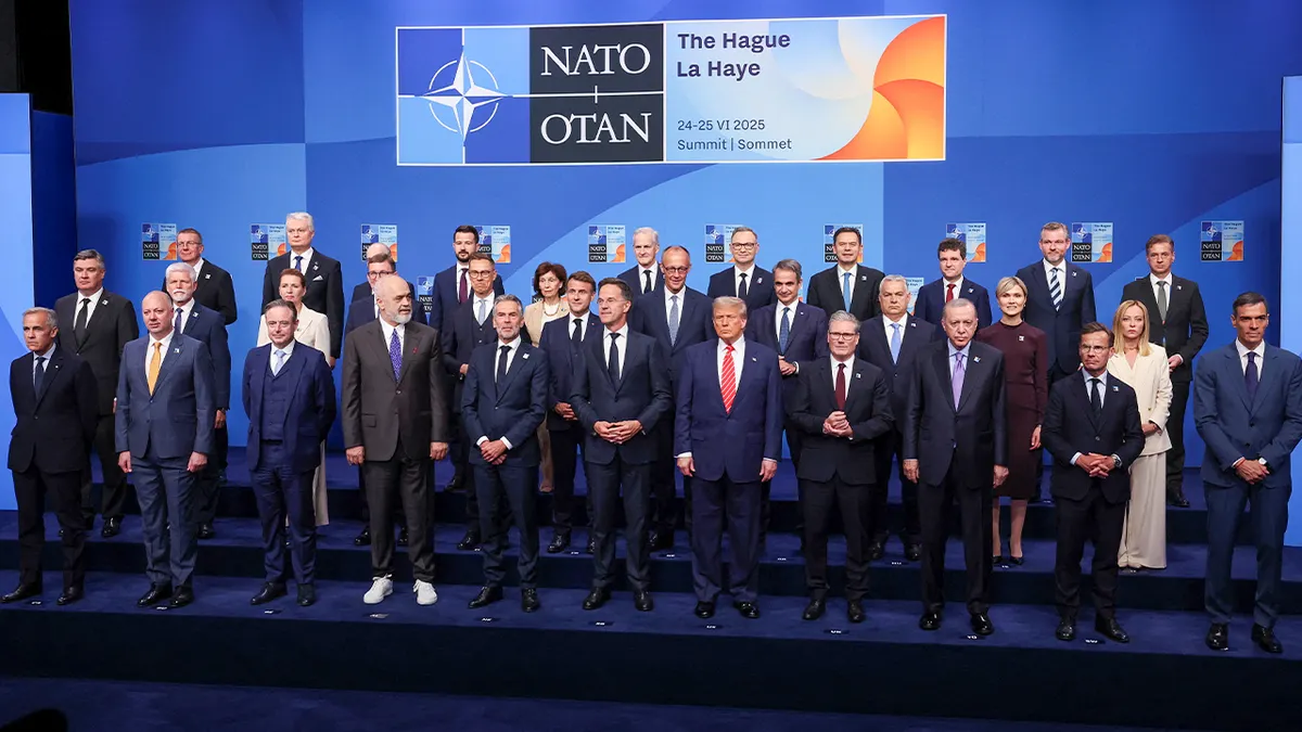 Čelnici NATO-a poziraju za fotografiju na summitu 2025