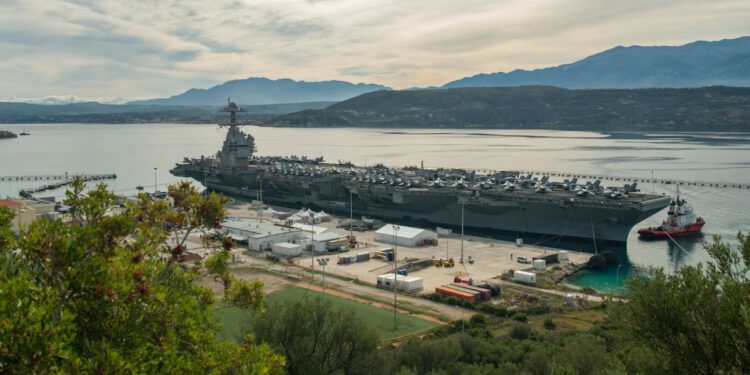 Američki nosač koji je napadao Iran se povlači nakon požara koji je trajao 30 sati