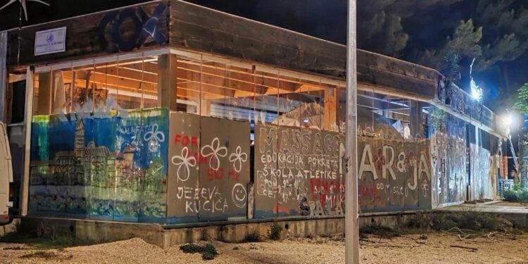 Bivši Cox na Trsteniku i dalje stoji: Rješenje o rušenju postoji godinama, ali pomaka nema