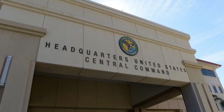 Braća i sestre optuženi nakon što je eksplozivna naprava pronađena izvan baze zračnih snaga na Floridi