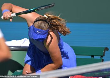 Braniteljica naslova u Indian Wellsu, Mirra Andreeva, 18, baca bijes dok baca reket, udara samu sebe i govori publici ‘jebite se svi’ nakon što je izgubila od nepostavljene protivnice