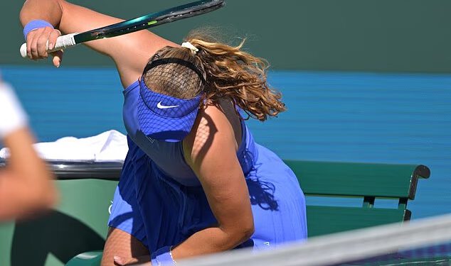 Braniteljica naslova u Indian Wellsu, Mirra Andreeva, 18, baca bijes dok baca reket, udara samu sebe i govori publici ‘jebite se svi’ nakon što je izgubila od nepostavljene protivnice