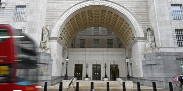 Britanska obavještajna agencija platit će odštetu ženi koju je zlostavljao neonacistički agent — RT World News