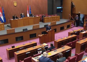 Buknula svađa u Saboru, pljuštale opomene: ‘Jel’ se vi uopće sramite?’
