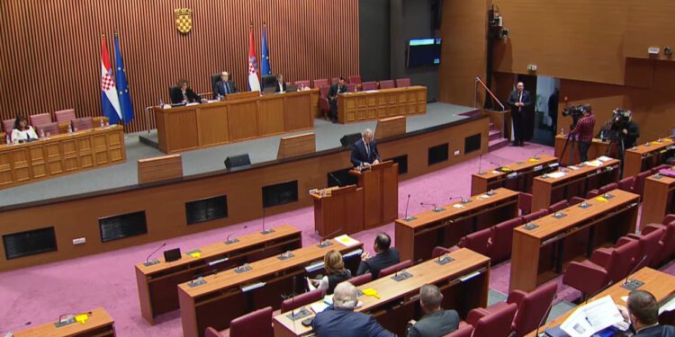 Buknula svađa u Saboru, pljuštale opomene: ‘Jel’ se vi uopće sramite?’