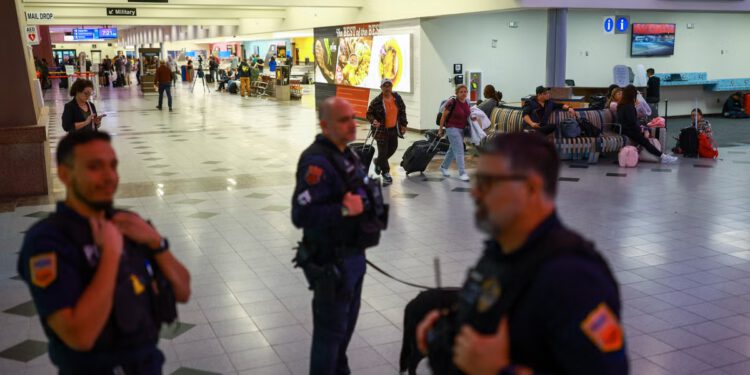 ‘Čemu ovo’: Šokantno zatvaranje El Pasa izazvalo kaos među vladinim dužnosnicima, otkrivaju novi tekstovi