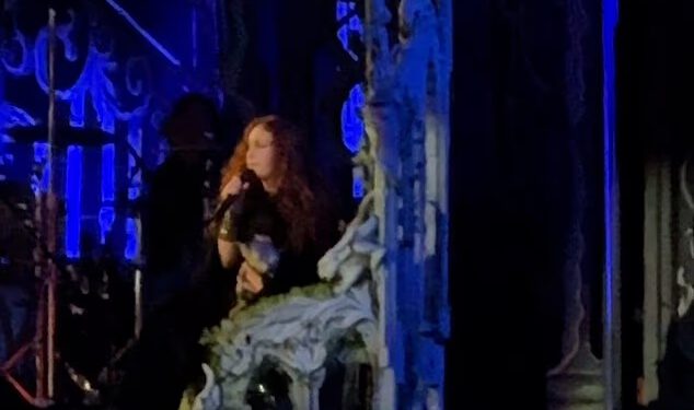 Chappell Roan zahvaljuje svom osiguranju tijekom svoje emisije Lollapalooza Brazil nekoliko sati nakon što je njezin tim optužen da je prijetio kćeri Judea Lawa (11) i ostavio je u suzama.