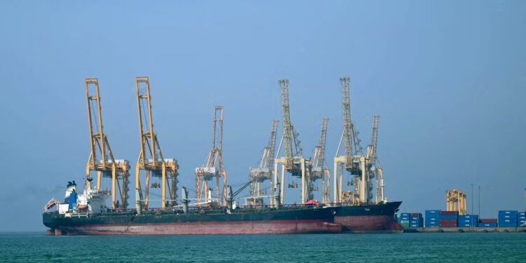 Cijene nafte ‘mogle bi doseći 100 dolara po barelu za nekoliko dana’ zbog rata s Iranom dok je Velika Britanija upozoravala na krizu s nestašicom plina