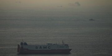 Cijene nafte padaju jer Iran kaže da ‘neprijateljski’ brodovi mogu proći kroz Hormuški tjesnac