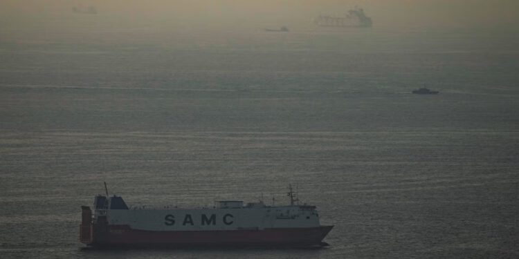 Cijene nafte padaju jer Iran kaže da ‘neprijateljski’ brodovi mogu proći kroz Hormuški tjesnac