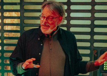 Direktor Akademije Zvjezdane flote Jonathan Frakes kaže da je mržnja obožavatelja ‘dimenzionalno bolnija’ danas nego u godinama sljedeće generacije