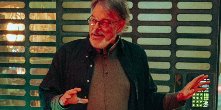 Direktor Akademije Zvjezdane flote Jonathan Frakes kaže da je mržnja obožavatelja ‘dimenzionalno bolnija’ danas nego u godinama sljedeće generacije