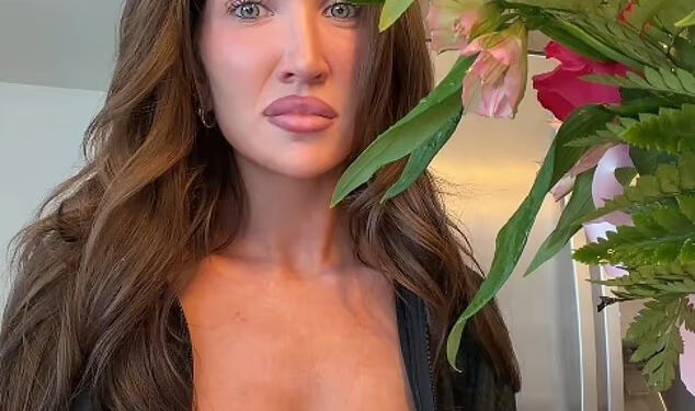 Djevojka Liama ​​Paynea Kate Cassidy žrtva je okrutne prevare jer joj anonimni trol šalje cvijeće s priloženom divljačkom porukom