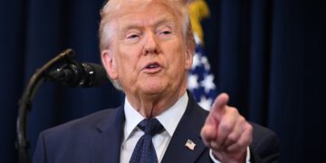 Donald Trump moli UK, Francusku i Kinu da pošalju ratne brodove kako bi Hormuški tjesnac držali otvorenim nakon napada Irana