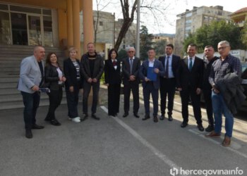 FOTO Dogovorili se Vlada i sindikat, konačno završen štrajk zdravstvenih radnika u HNŽ