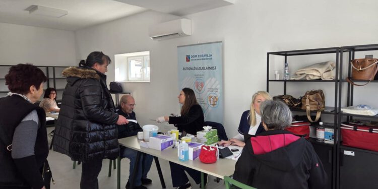 FOTOGLAERIJA U Muću održana javnozdravstvena akcija: Specijalistički pregledi i savjetovanja približeni mještanima