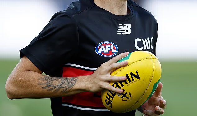 Footy zvijezda Lance Collard upotrijebit će ‘jedno slovo abecede’ da se obrani nakon što je navodno udario suparnika homofobnom uvredom