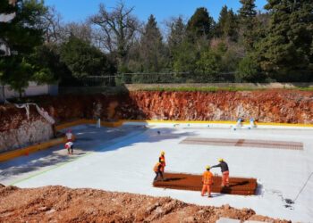 Franković obišao gradilište sportske dvorane škole u Orašcu: ‘Popodne će ona služiti lokalnoj zajednici’