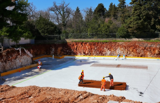 Franković obišao gradilište sportske dvorane škole u Orašcu: ‘Popodne će ona služiti lokalnoj zajednici’