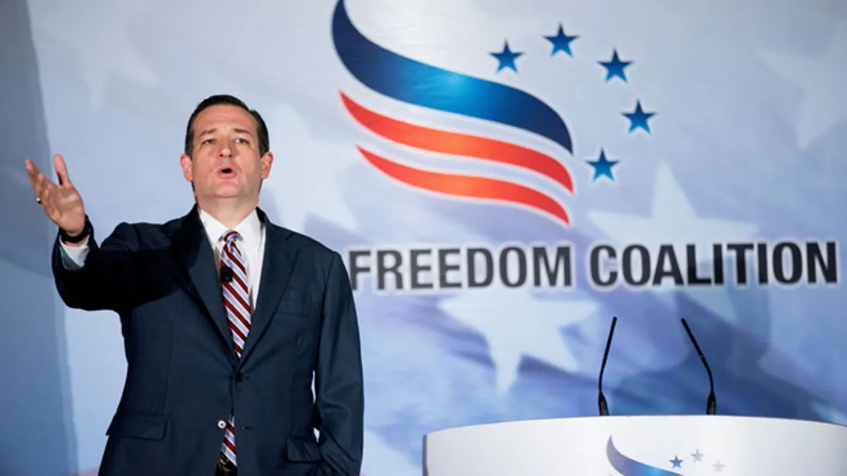 Republikanski predsjednički kandidat, senator Ted Cruz, R-Texas, govori tijekom konvencije Put do većine 2015. u Washingtonu, četvrtak, 18. lipnja 2015. (AP Photo/Andrew Harnik)