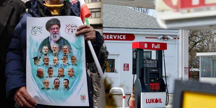 Globalna koalicija naređuje povijesno hitno ispuštanje nafte dok cijene plina postaju zabrinute