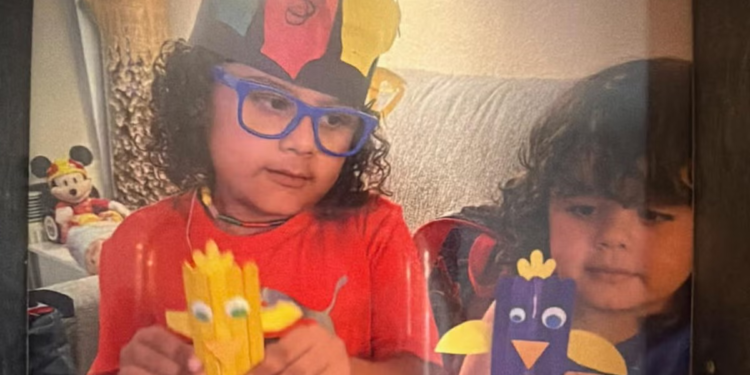 Gluhom šestogodišnjaku ICE je uskratio slušna pomagala i deportirao ga je iz SAD-a Sada se on i njegova obitelj skrivaju u Kolumbiji