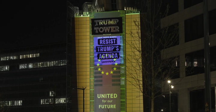 Greenpeace projektira zlatni ‘Trump Tower’ na sjedište EU u Bruxellesu | Vijesti