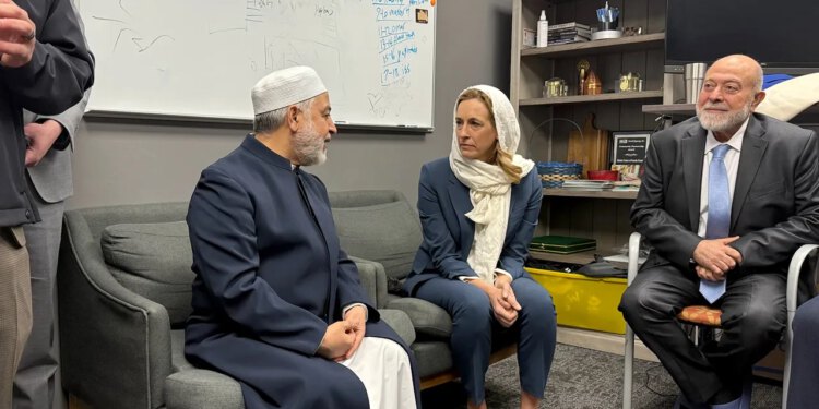 Guverner Mikie Sherrill posjećuje džamiju koju vodi imam koji je navodno povezan s Hamasom