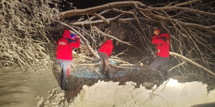 HGSS tijekom noći uspješno spasio obitelj zametenu u snijegu