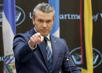 Hegseth navodno povlači časnike s provjerenog popisa vojnih promaknuća dok Bijela kuća provjerava