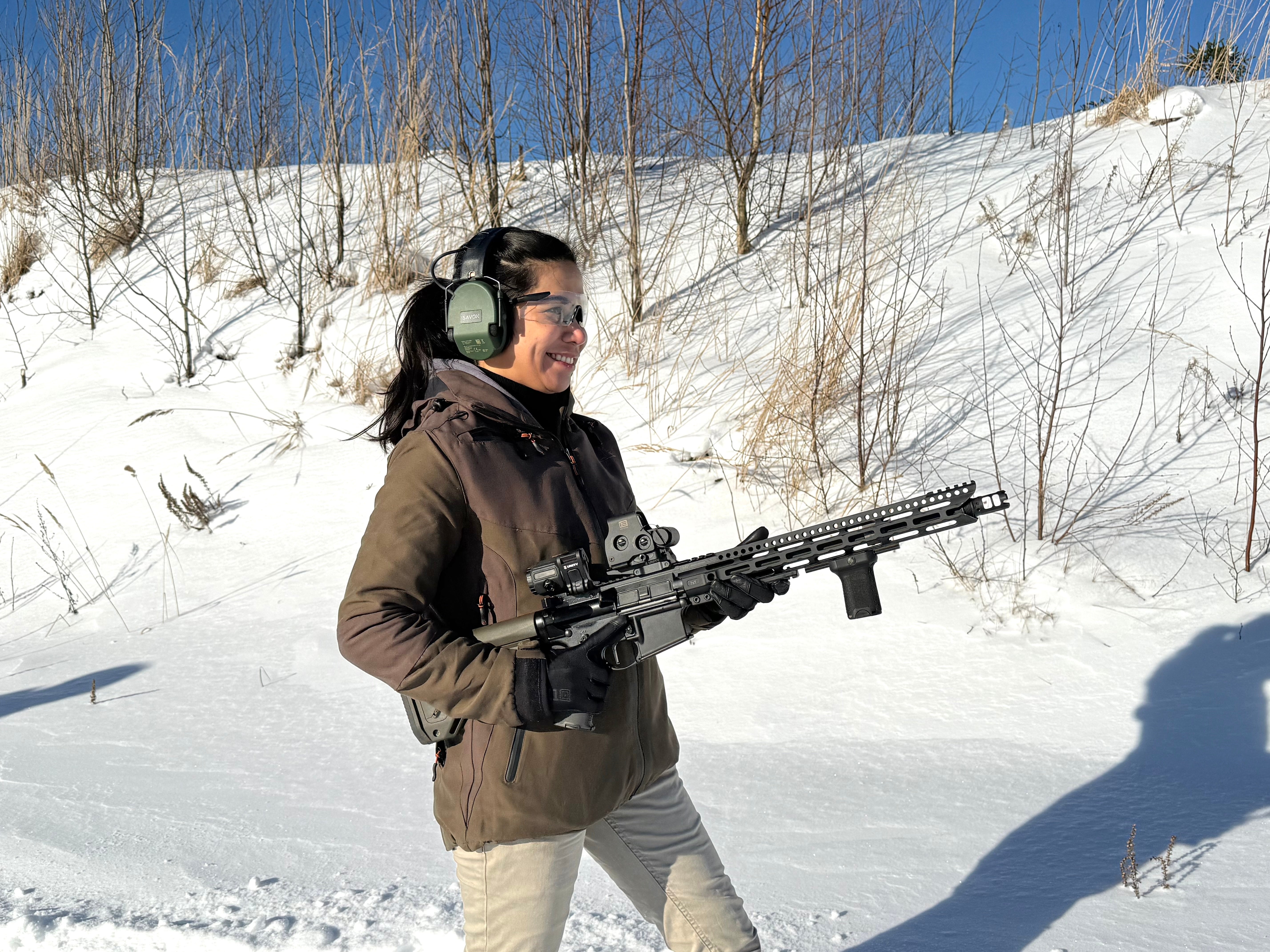Nicole vježba s AK15 – vrstom jurišne puške koju koriste jedinice za specijalne operacije ruske vojske