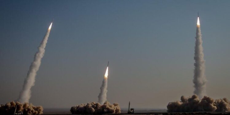 Intenzivirani iranski napadi: Na Izrael, talijansku bazu, tankere, naftna polja…