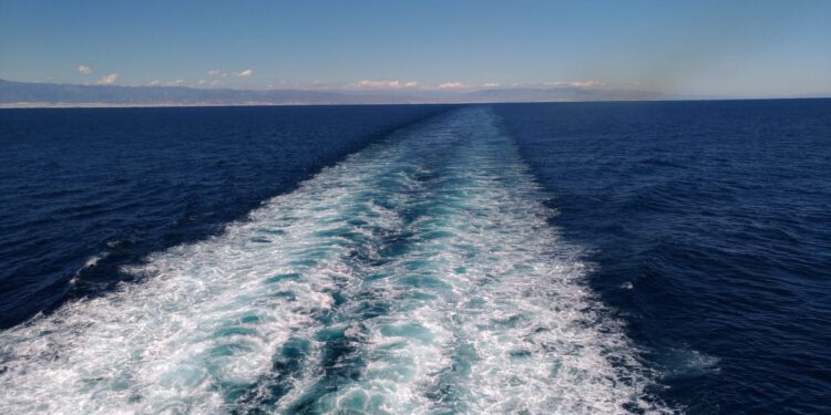 Iran objavio tko može proći Hormuzom