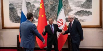 Iran tvrdi da im Kina i Rusija ‘vojno’ pomažu