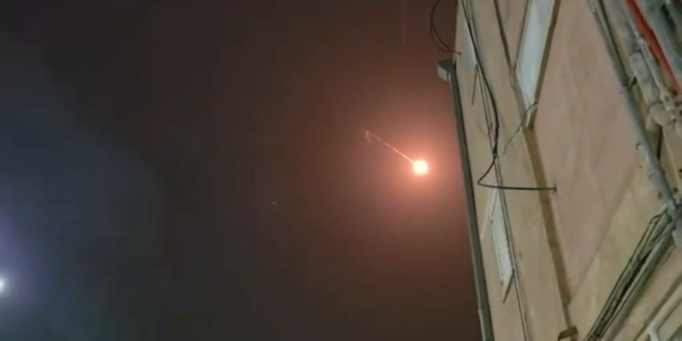 Iranski udari osvete pogodili Izrael (FOTOGRAFIJE, VIDEOZAPISI) — RT World News