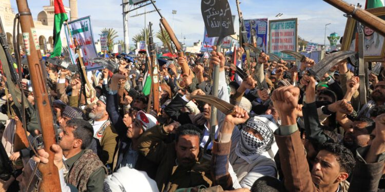 Izrael na meti prvog jemenskog raketnog napada Hutija dok raspoređivanje američkih trupa izaziva strah od šireg rata