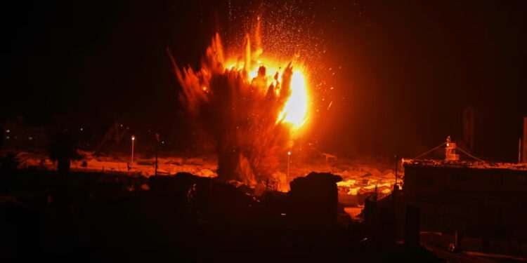 Izraelski napadi ubili su 12 osoba u Gazi, uključujući djecu i trudnice, rekli su dužnosnici bolnice